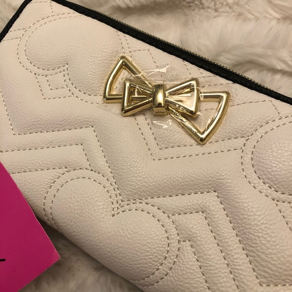 NWT Betsey Johnson Cream and Black Wallet - Picture 2 of 8